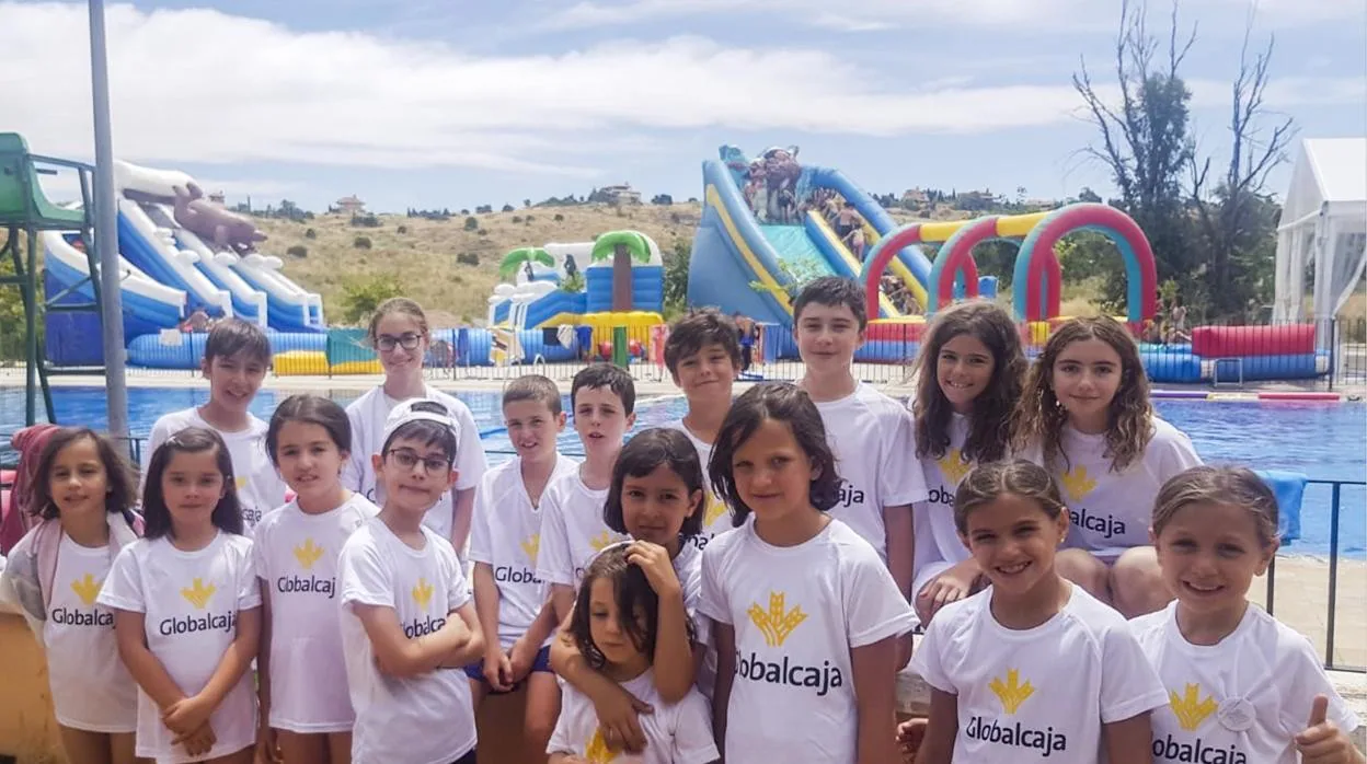En la imagen algunos de los niños que participan en los campamentos de verano de Globalcaja