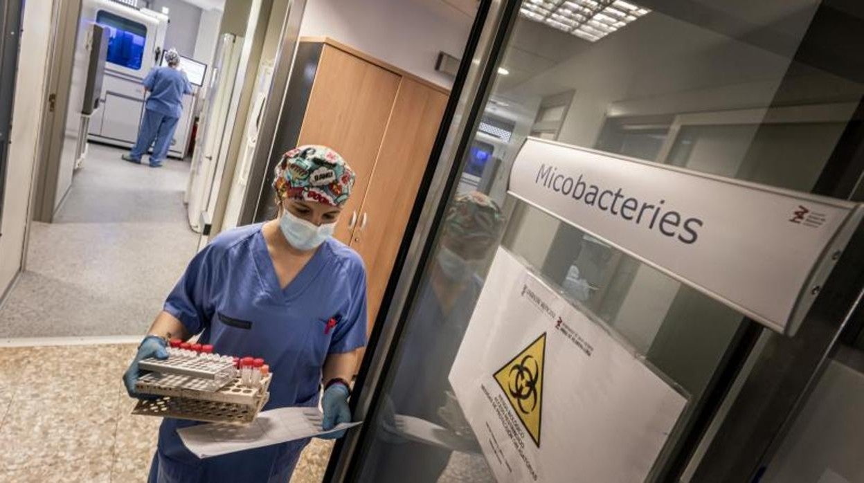 Imagen de archivo de una enfermera en el hospital Arnau de Vilanova en Valencia