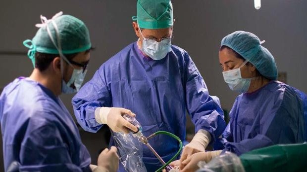 Una cirugía compleja de obesidad permite a un paciente de 218 kilos volver a su casa en 48 horas