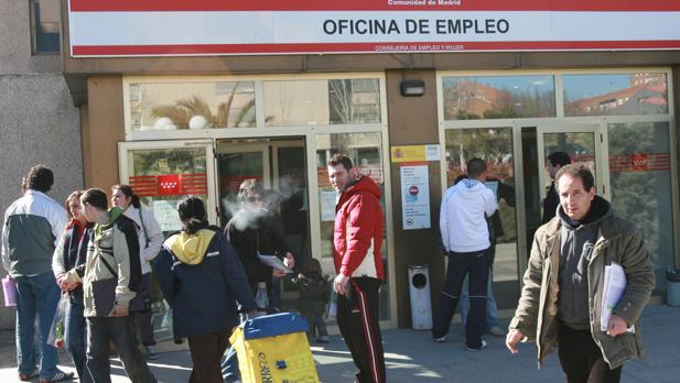 El paro en la Comunidad de Madrid baja en 20.400 personas y se superan los 2,9 millones de ocupados