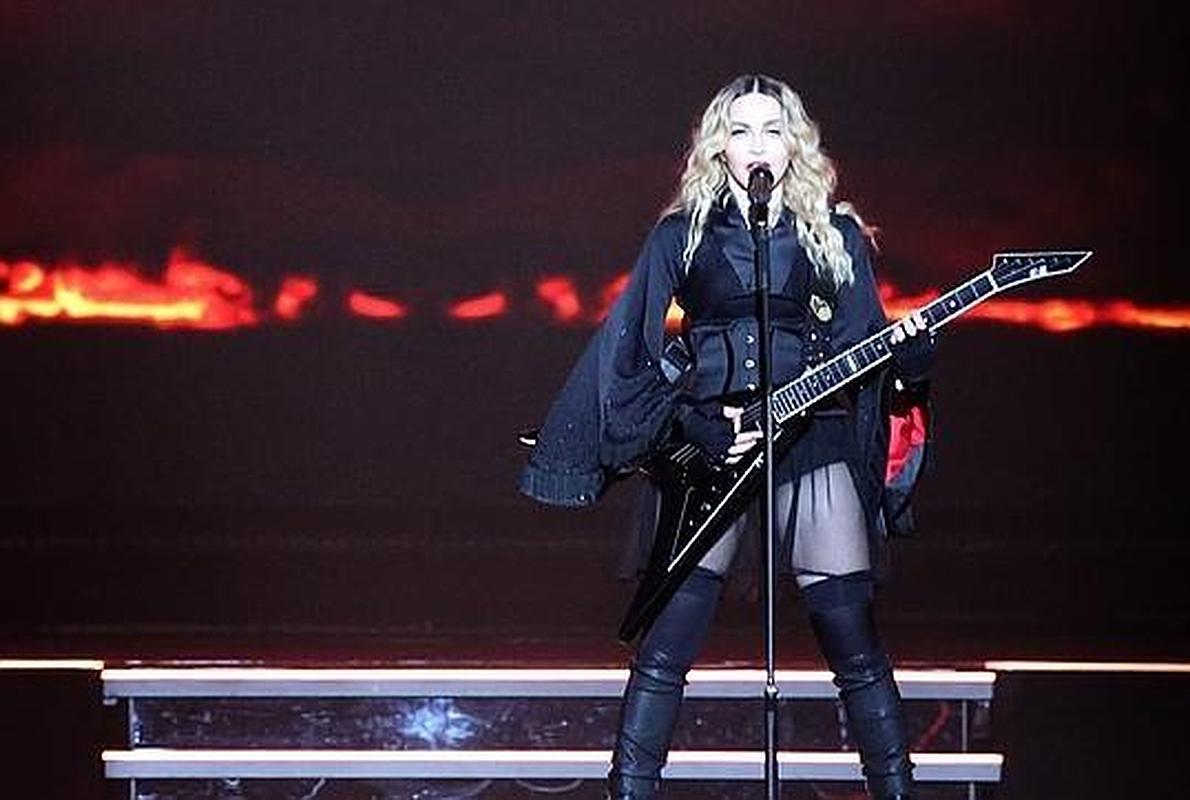 Madonna obliga a un bailarín a besarle los pies por llegar tarde a un ensayo