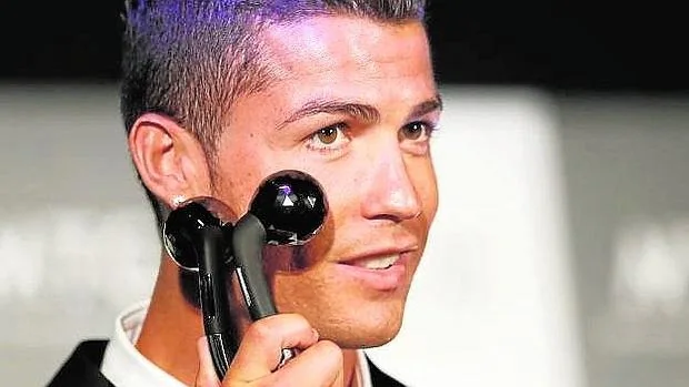 Cristiano Ronaldo con unos rodillos «PAO», aparato facial