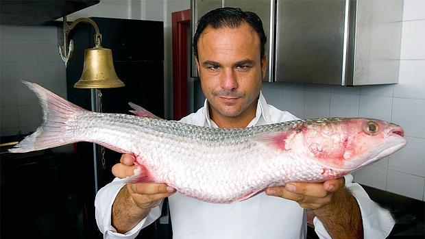 Ángel León sigue en el cielo de Michelin