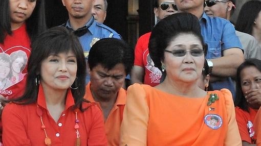 Imelda marcos y su hija Imee en 2013