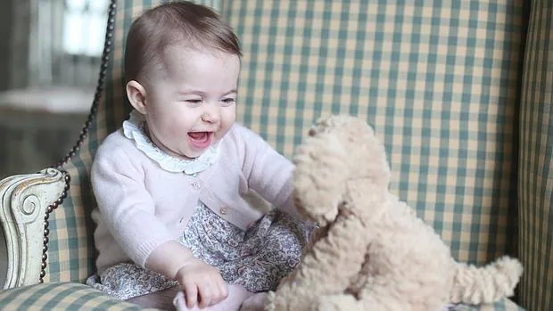 Nuevas imágenes de la Princesa Carlota de Inglaterra cuando está a punto de cumplir siete meses