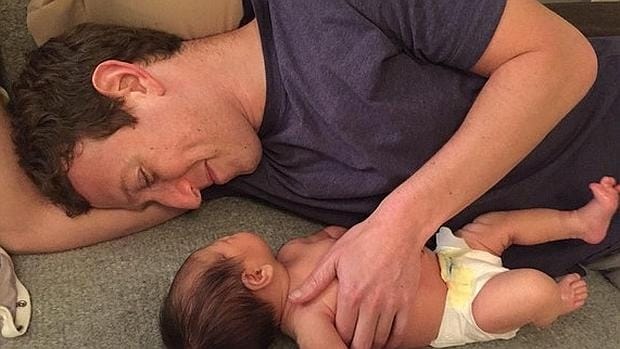 Mark Zuckerberg junto a su hija, Max