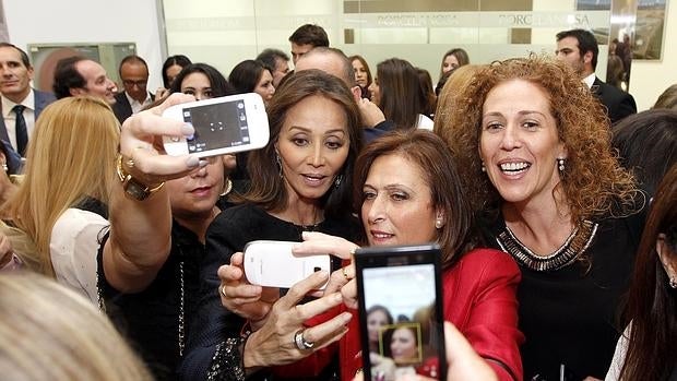 Isabel Preysler pierde popularidad desde que sale con Mario Vargas Llosa