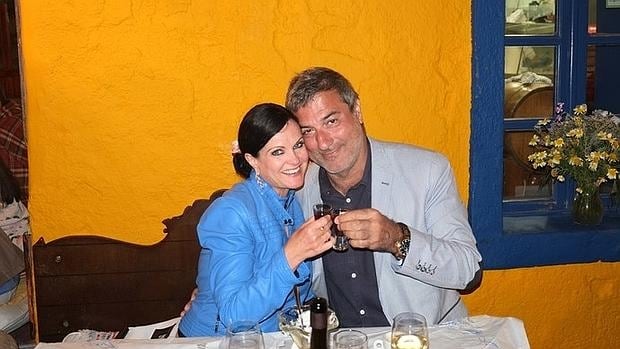 Paolo Macciarini y Benita Alexander brindan por su amor
