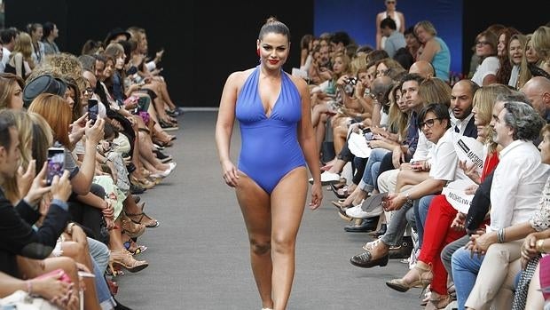 La modelo Marisa Jara durante el desfile