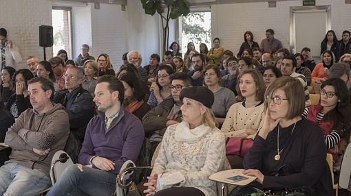 Chocolateros y curiosos llenaron la sala