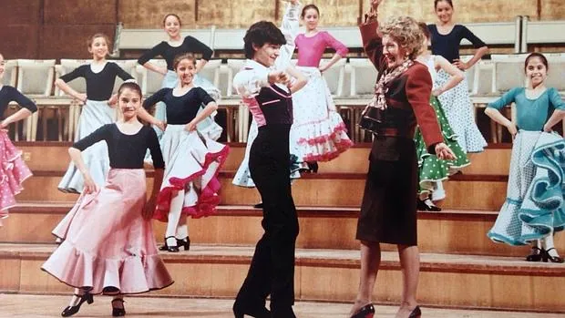 Nancy bailando con Jimenez en la Escuela de Danza Real de 1985