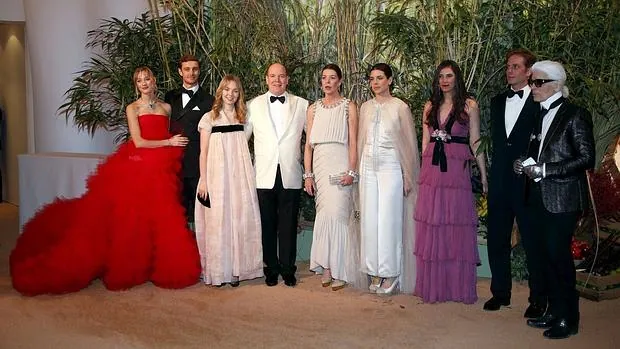 La Familia Real monegasca junto a Karl Lagerfeld