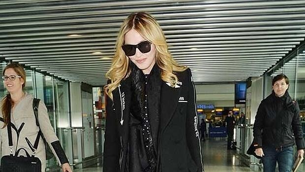 Madonna esta mañana en el aeropuerto de Heathrow