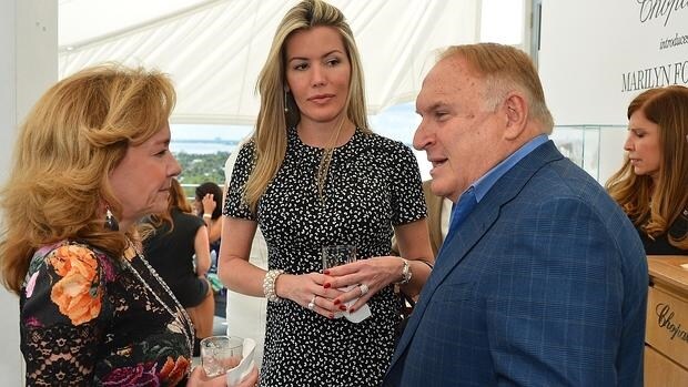 Bernal, entre Caroline Scheufele y Mauricio Zeilic, en un evento de la firma Chopard celebrado en Miami