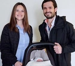 Carlos Felipe y Sofía de Suecia con el pequeño Alexander