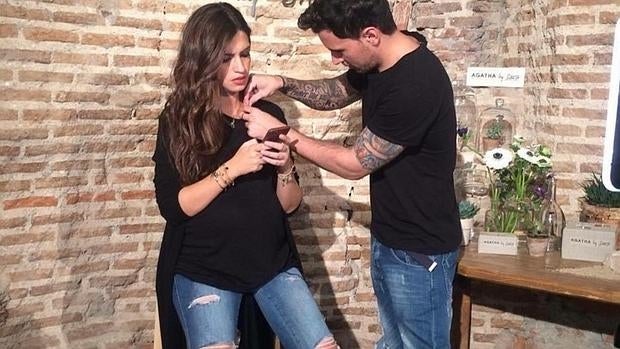 Sara Carbonero le «roba» el estilista a Nieves Álvarez