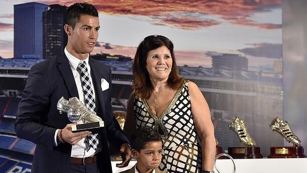 Cristiano Ronaldo, Dolores Aveiro y el hijo del futbolista