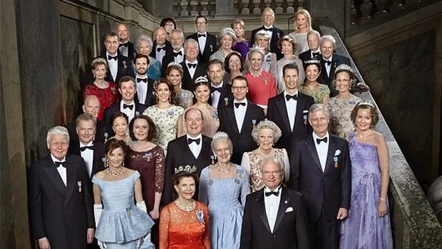 Foto de familia de la cena de gala en honor al Rey Carlos Gustavo de Suecia
