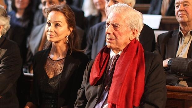 Isabel Preysler y Mario Vargas Llosa, el pasado mes de abril en La Sorbona
