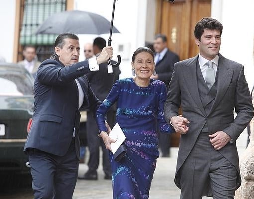 El novio, Alejandro santo Domingo, ccon su madre, Beatrice Dávila