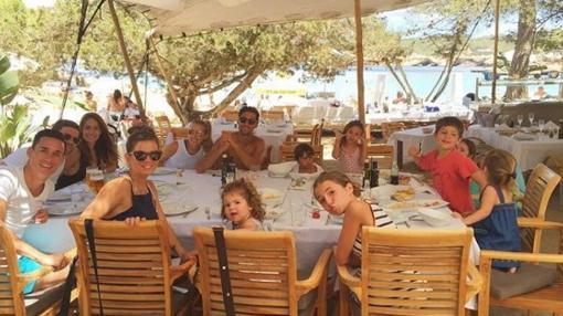 La familia crece tanto como su amistad tal y como vemos en la imagen compartida por la mujer de Xabi Alonso
