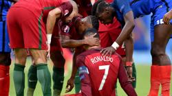 Los compañeros del crack portugués lo arroparon en todo momento