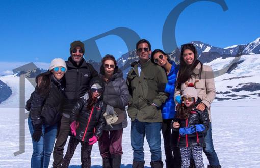 Patricia Llosa y su familia en el glaciar «Spencer»