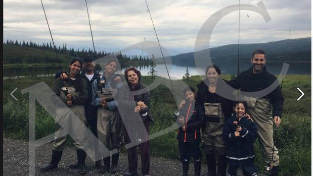 La ex de Vargas Llosa pasa las vacaciones con sus hijos en Alaska