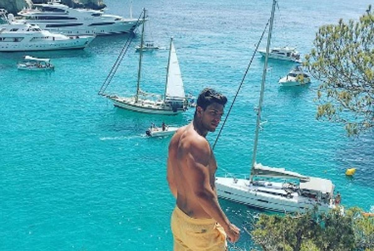 Diego Matamoros disfruta de unos días de playa junto a su pareja