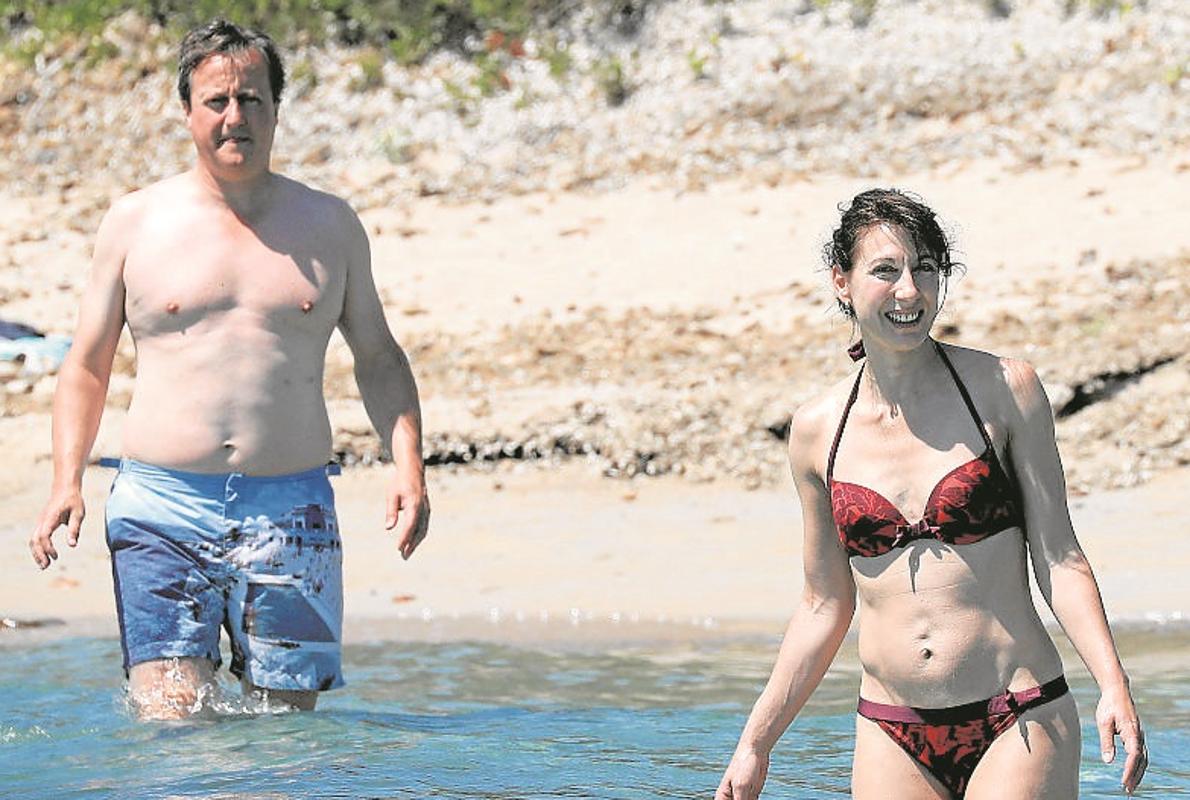 Cameron y su mujer de vacaciones en Córcega