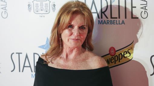 Sarah Ferguson lució muy delgada en el photocall de la gala
