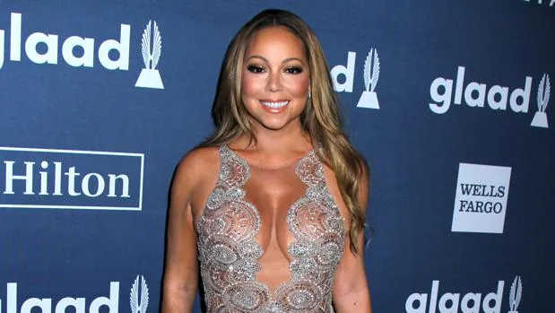 Retiran dos carteles de Mariah Carey por considerarlos demasiado «sexys»