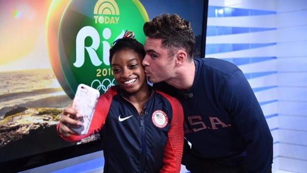 La sorpresa de Zac Efron a la gimnasta olímpica Simone Biles