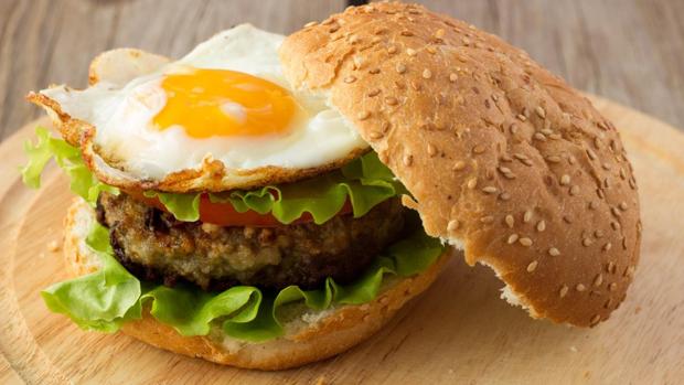 Prepara jugosas y variadas hamburguesas con estas 10 recetas