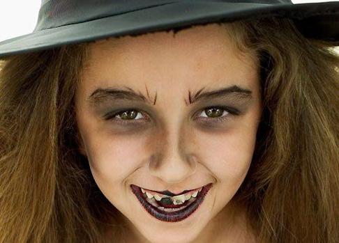 ¿Cómo maquillarte para ser una tenebrosa bruja en Halloween?