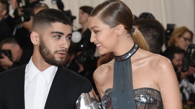 La pareja a la entrada de un evento