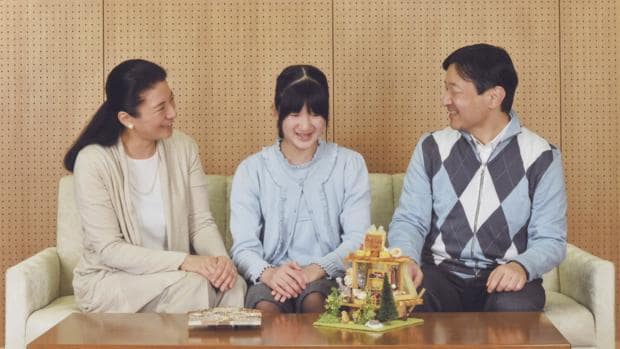 Los príncipes Masako y Naruito con su hija Aiko, de 14 años de edad