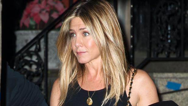 Jennifer Aniston a la salida de un restaurante