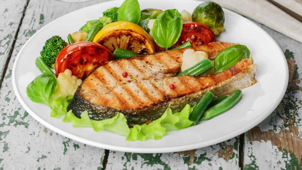 Prueba nuevas combinaciones con estas 10 recetas de pescado a la plancha