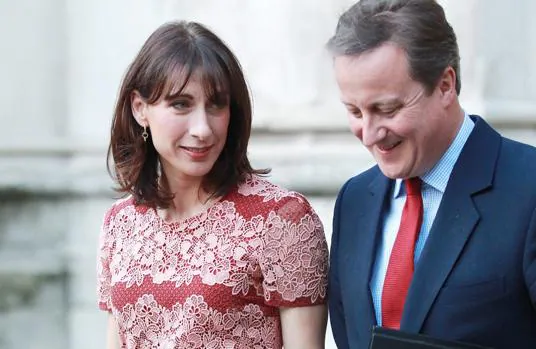Samantha Gwendoline Sheffield junto a su marido David Cameron