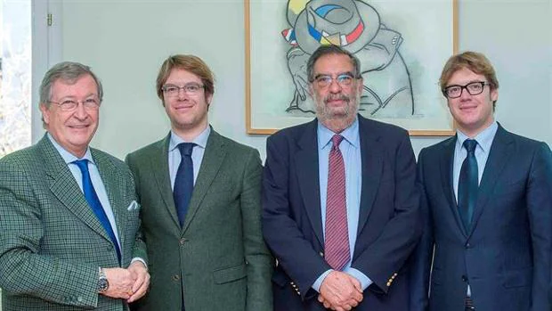 Jorge e Ignacio Sierra, directores de Saphir, con Enrique González Macho, presidente de la Academia en 2015