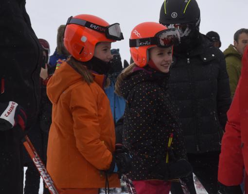 Sofía y Leonor durante su jornada de esquí