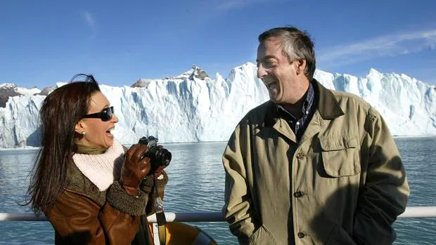 Néstor Kirchner y su mujer, Cristina, frente al Perito Moreno