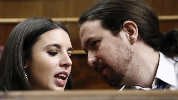Pablo Iglesias e Irene Montero, pillados dándose un beso