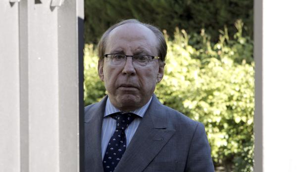 Ningún Ruiz Mateos en la exhumación del fundador del clan
