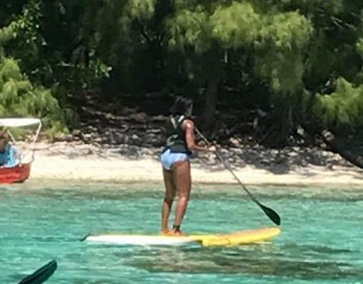 Michelle Obama aprendiendo paddle