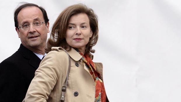 François Hollande y Valérie Trierweiler en mayo de 2012