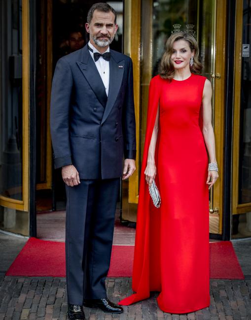 Doña Letizia, de imponente rojo en el cumpleaños de Guillermo de Holanda