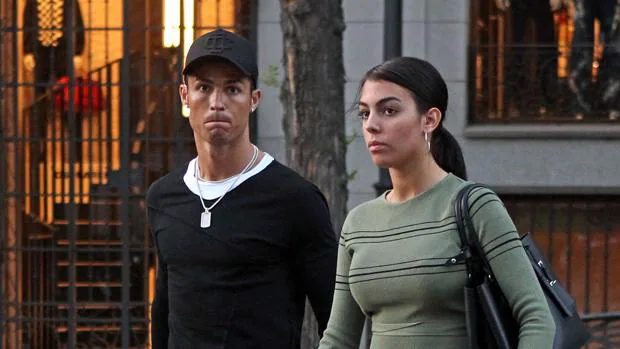 Cristiano Ronaldo y Georgina, durante un paseo por las calles de Madrid el pasado mes de abril