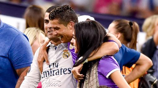 Cristiano Ronaldo celebra junto a Georgina la Champions